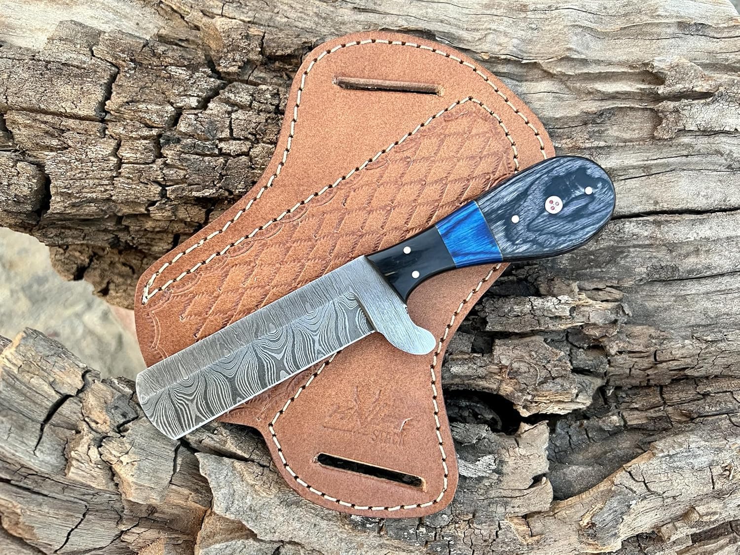 Artisan Crafted Damascus Bull Cutter Knife – Exclusive Holiday Edition - Korvel