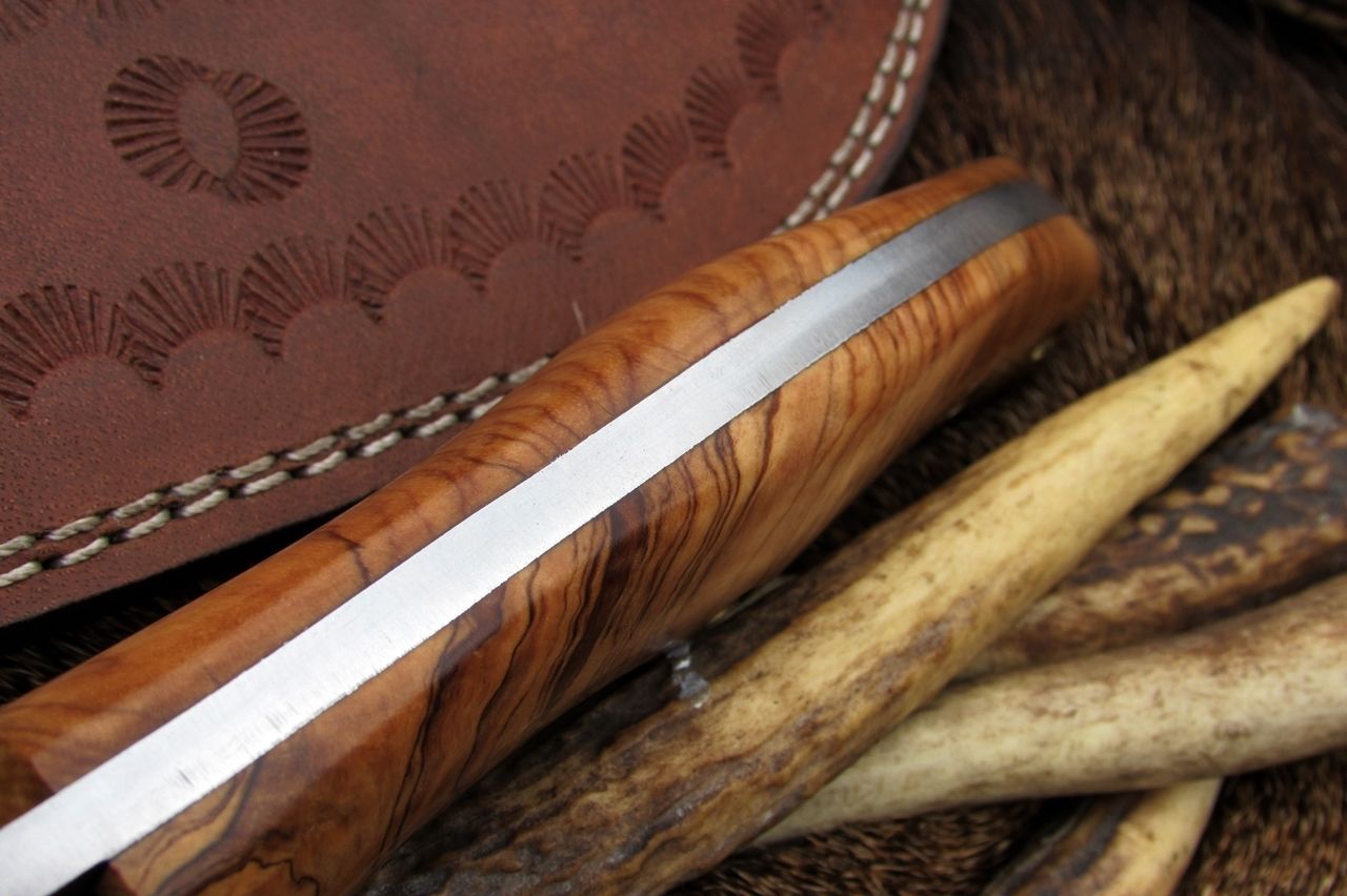 Premium Full Tang Bowie Knife with Artisan Damascus Steel Blade & Elegant Olive Wood Handle - 17 Inches - Korvel