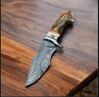 Exceptional Damascus Steel Hunting Knife with Stag Horn Grip – 10" Length - Korvel