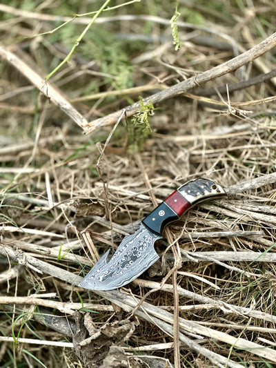Artisan Crafted Damascus Steel Guthook Skinning Knife with Elegant Resin Handle - 7.5” Precision Blade & Leather Sheath - Korvel