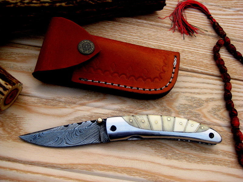 Damascus Steel Folding Knife - Exquisite Bone Handle Design - Korvel