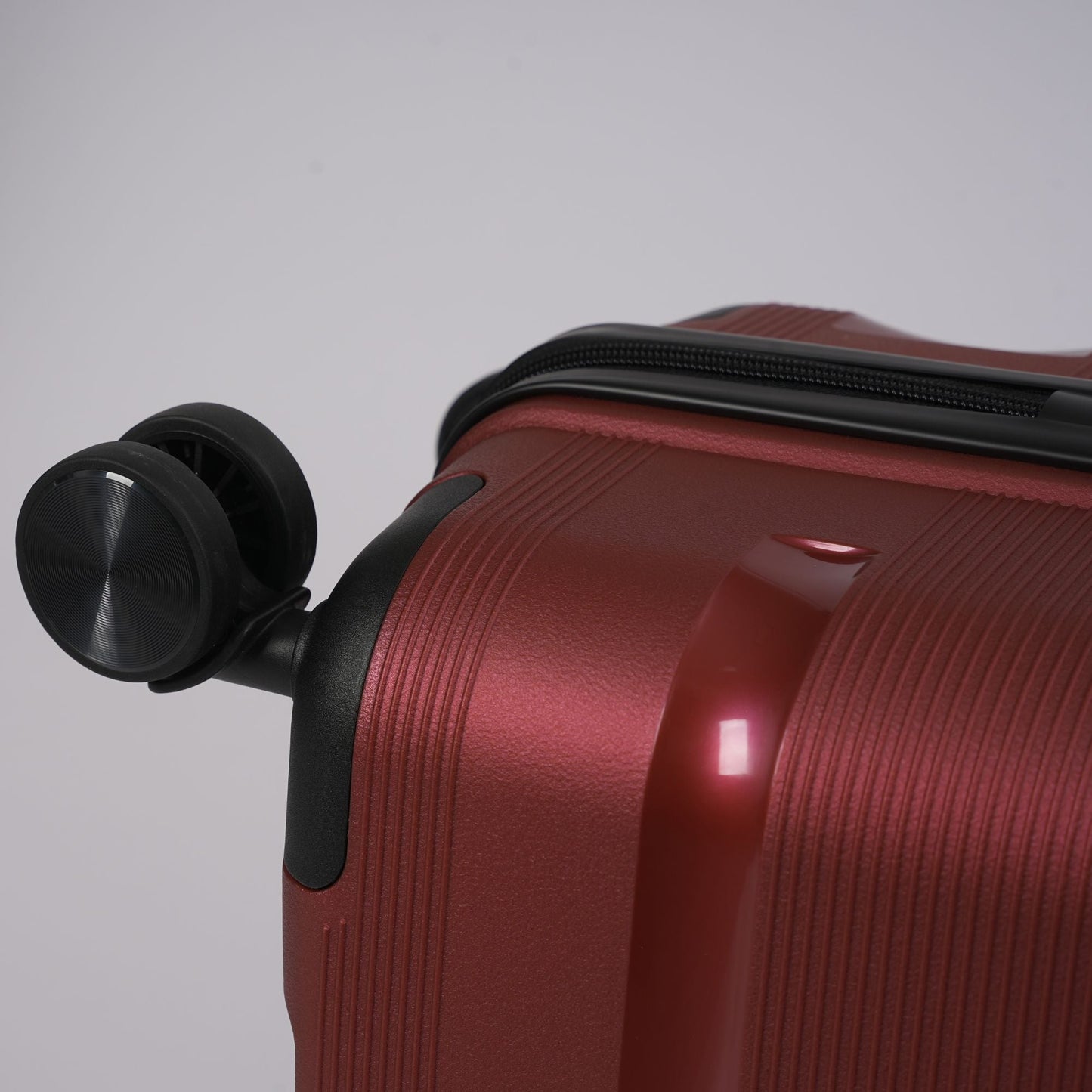Maleta rígida roja de 28 pulgadas con ruedas de 360° y cerradura TSA
