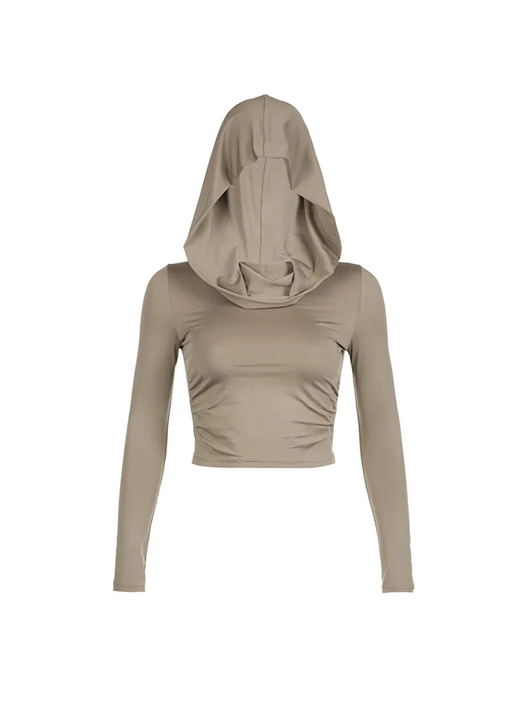 Camiseta corta con capucha de corte ajustado para mujer en otoño