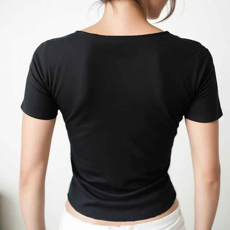 VersaFlex Square Tee: Esencial Elegante y Estiloso para el Verano