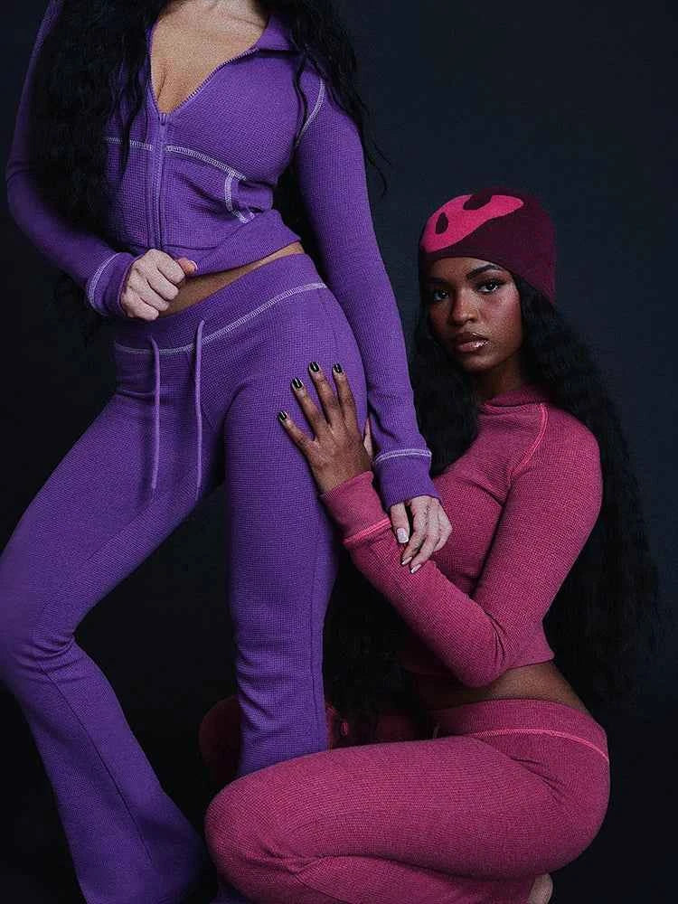 Conjunto de chándal con capucha y cremallera para mujer con pantalones acampanados