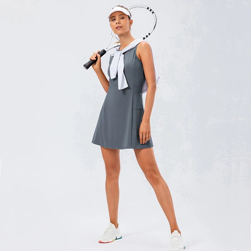 Robe de tennis sans manches pour femmes avec shorts