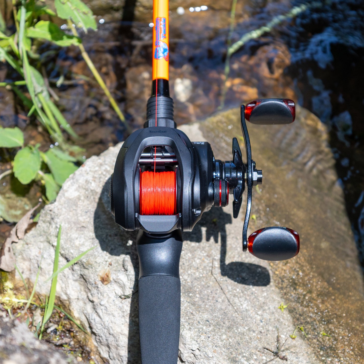 Línea de pesca trenzada Reaction Tackle X8 - SIN DECOLORACIÓN, 8 hebras, color rojo - NUEVA