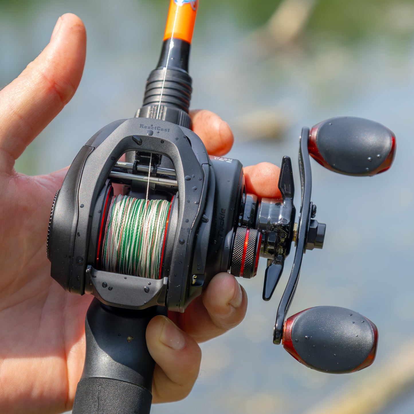 Carrete de pesca Baitcasting ReactCast: relación de transmisión de alta velocidad de 7,3:1 para un rendimiento óptimo