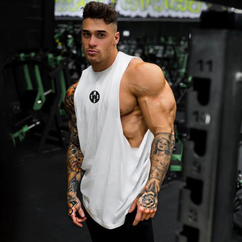 Débardeur de fitness pour hommes à coupe basse - Mouvement sans restriction