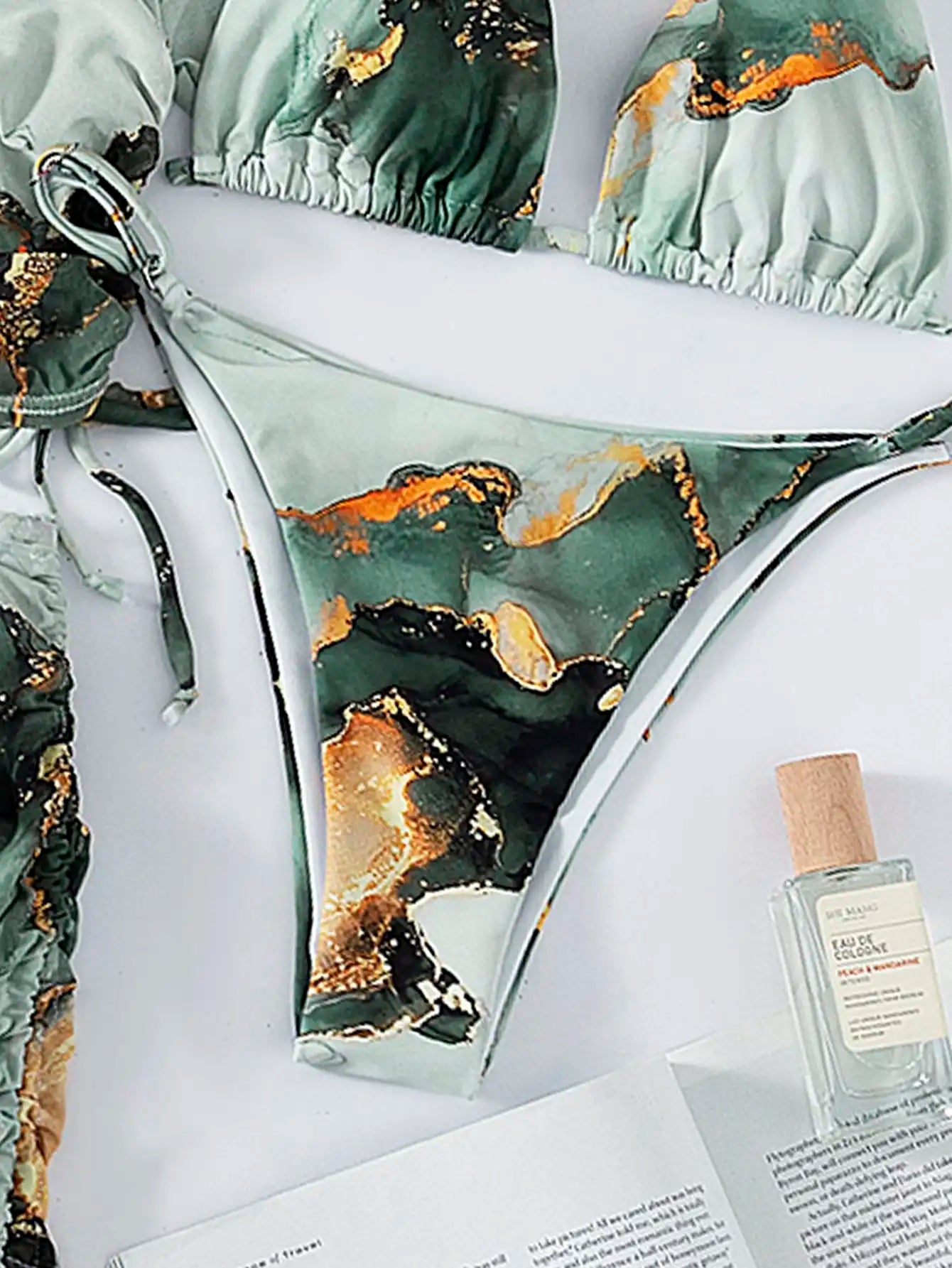 Ensemble de bikini halter 4 pièces à imprimé marbré