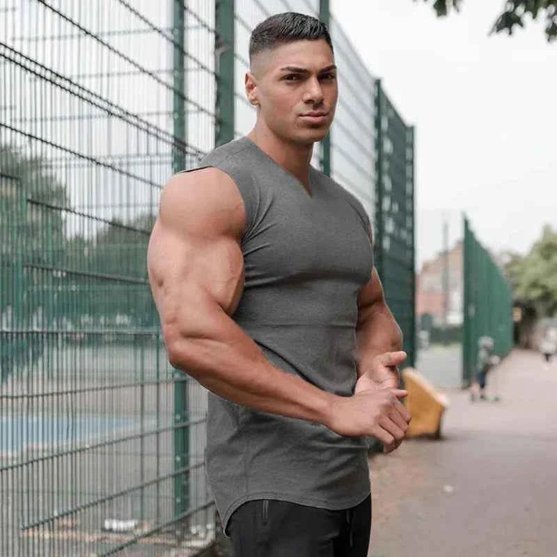 Camiseta sin mangas de algodón premium con cuello en V para hombres