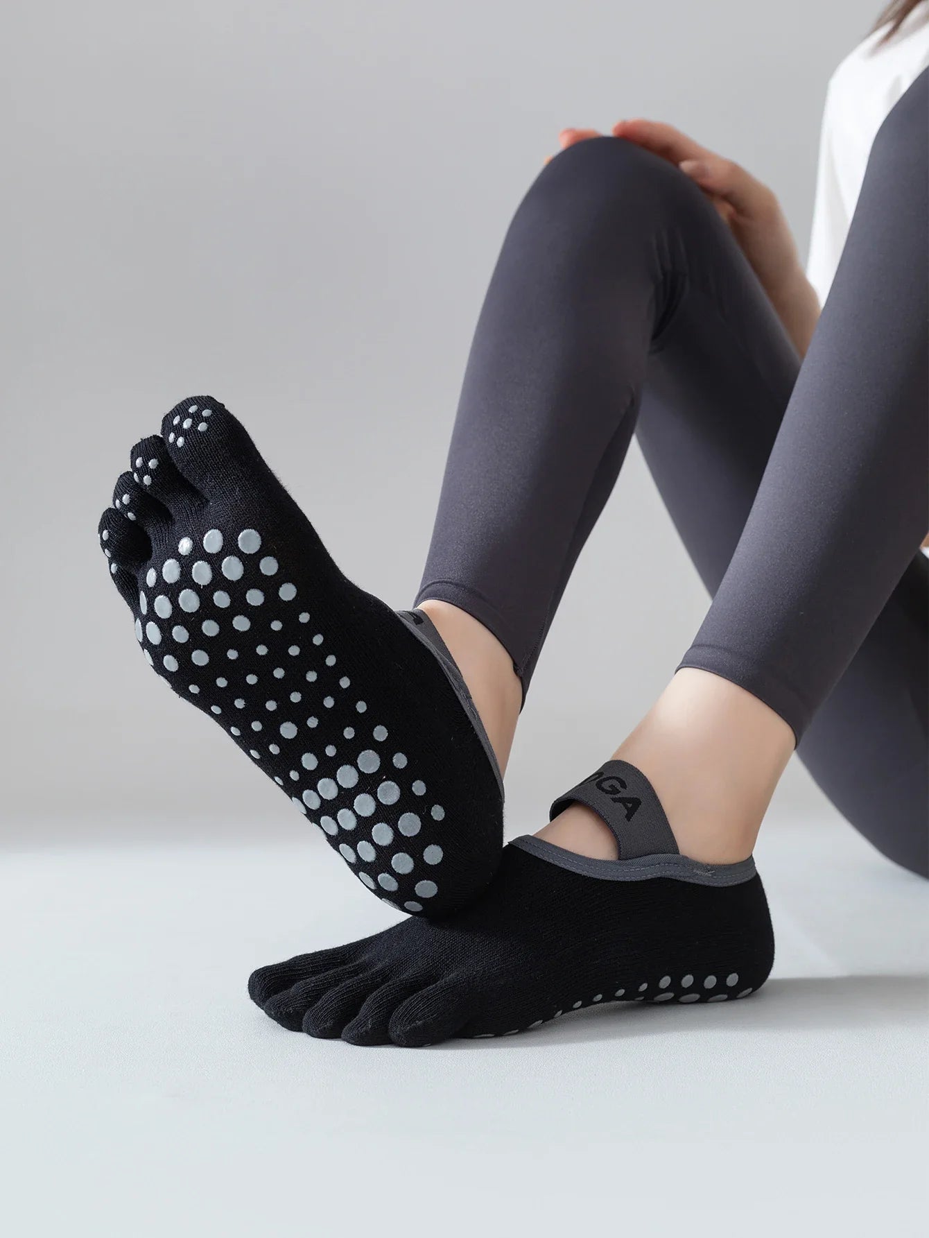 Chaussettes de yoga anti-dérapantes à cinq doigts pour femmes