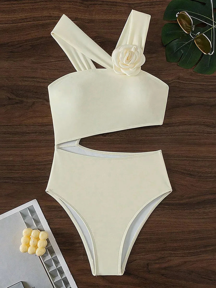 Maillot de bain asymétrique à découpes florales 3D