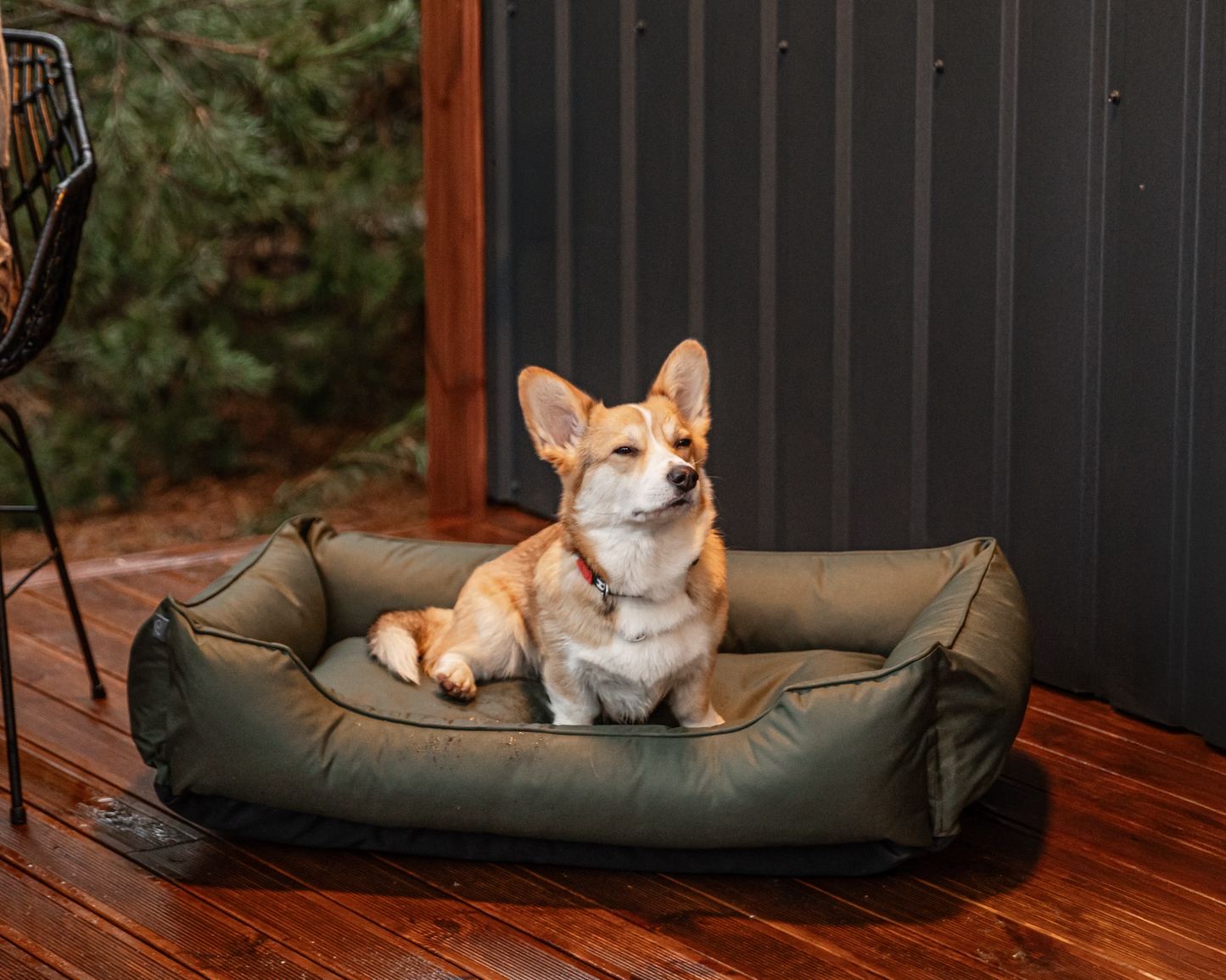 Lit pour chien étanche prêt pour l'aventure en vert