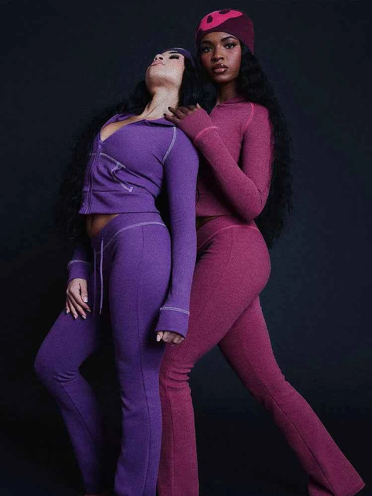 Conjunto de chándal con capucha y cremallera para mujer con pantalones acampanados