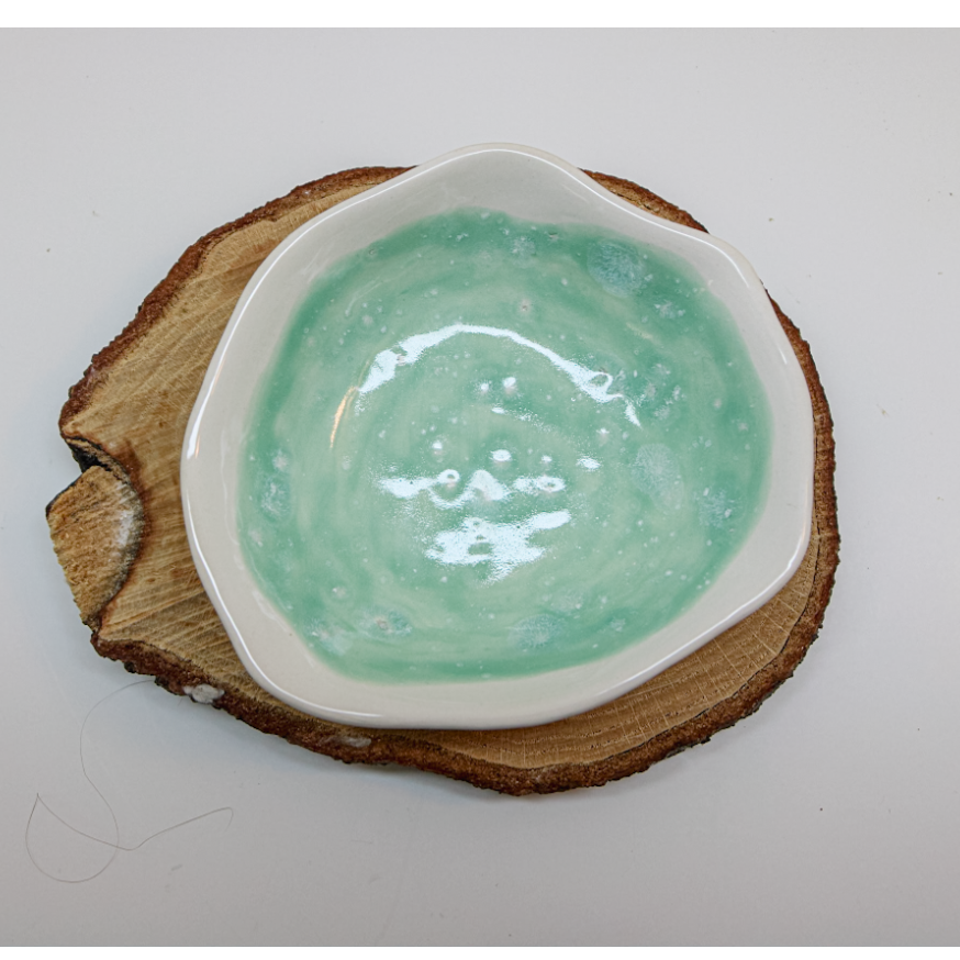 Plato de Caramelo Artesanal de Primavera - Elegancia Pintada a Mano