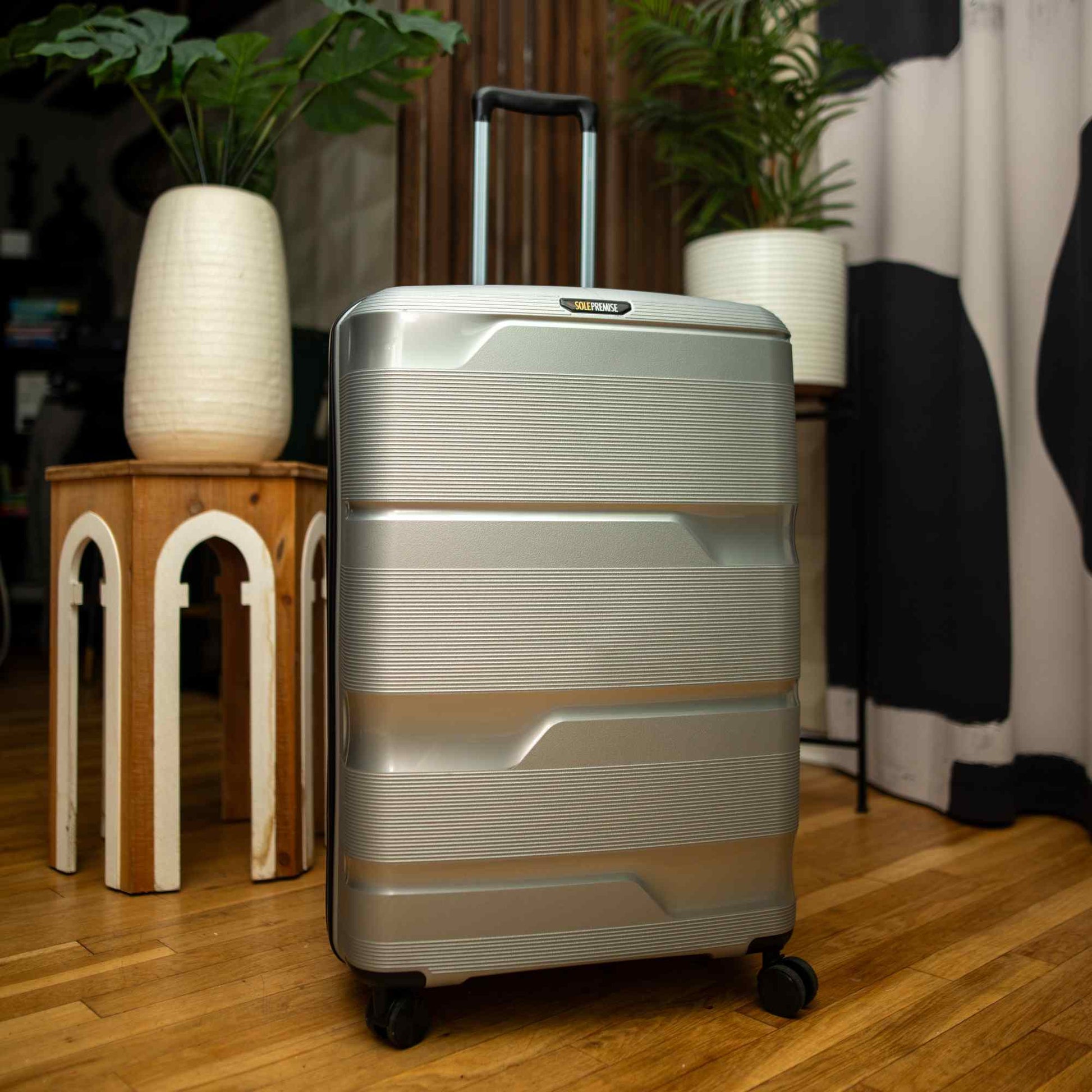 Stylish 24-Inch Silver Hardcase Spinner Luggage with TSA Lock - Korvel