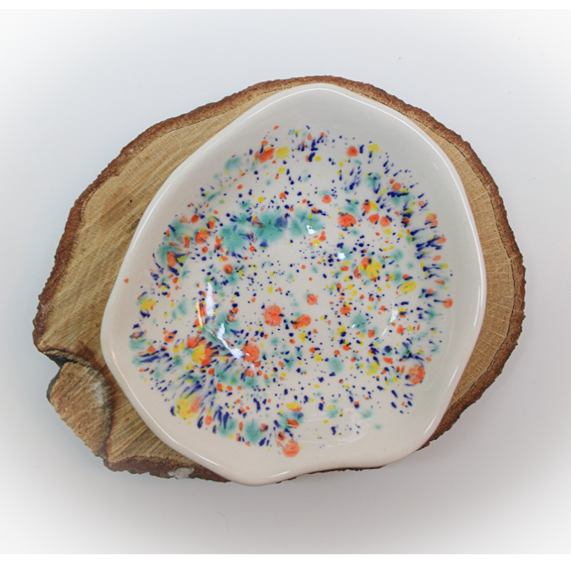 Plato de Caramelo Artesanal de Primavera - Elegancia Pintada a Mano