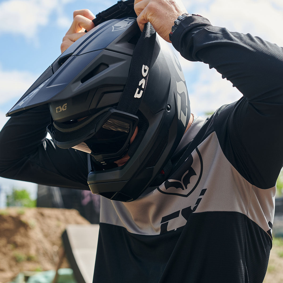 TSG Sentinel Full Face Downhill MTB Helmet