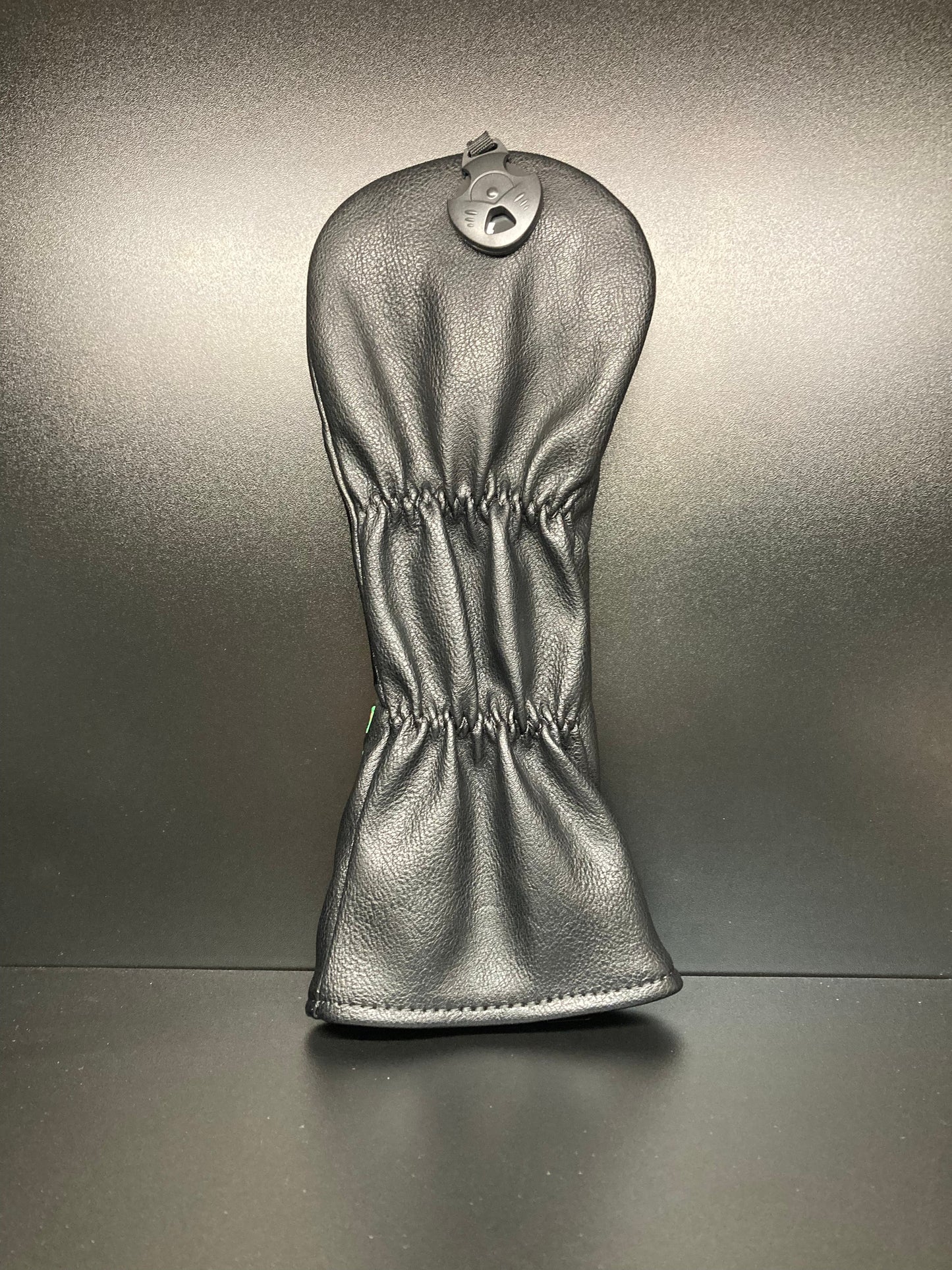 Funda elegante con silueta de golfista para palos