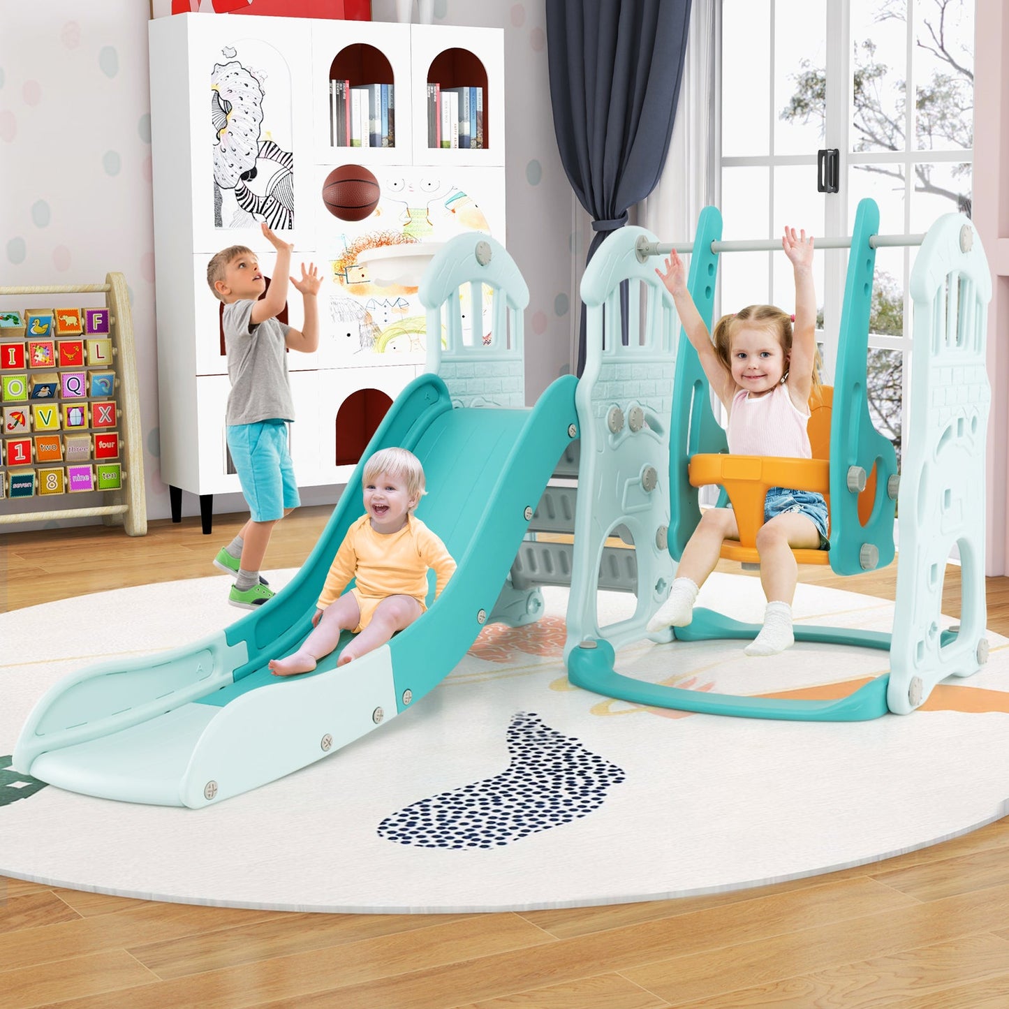 Toboggan et balançoire pour tout-petits avec caractéristiques ajustables