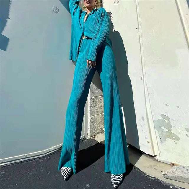 Conjunto de Dos Piezas de Manga Larga para una Elegancia Moderna