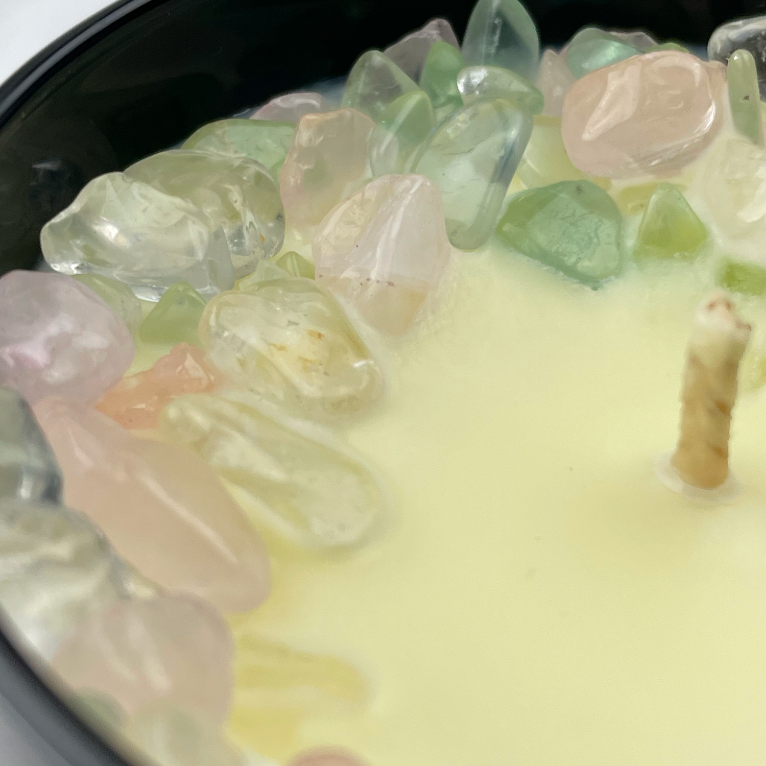 Nurturing Cancer Zodiac Crystal Candle with Green Fluorite & Rose | 9oz Coconut-Soy Wax - Korvel