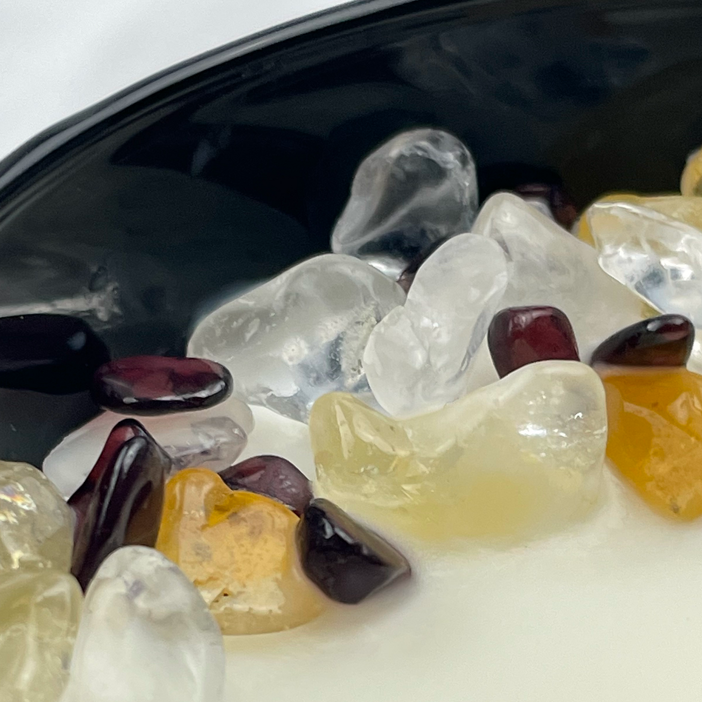 Radiant Leo Zodiac Crystal Candle with Garnet, Quartz, and Citrine | 9oz Coconut-Soy Wax Blend - Korvel