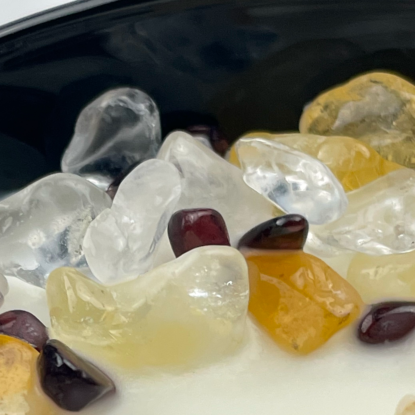 Radiant Leo Zodiac Crystal Candle with Garnet, Quartz, and Citrine | 9oz Coconut-Soy Wax Blend - Korvel
