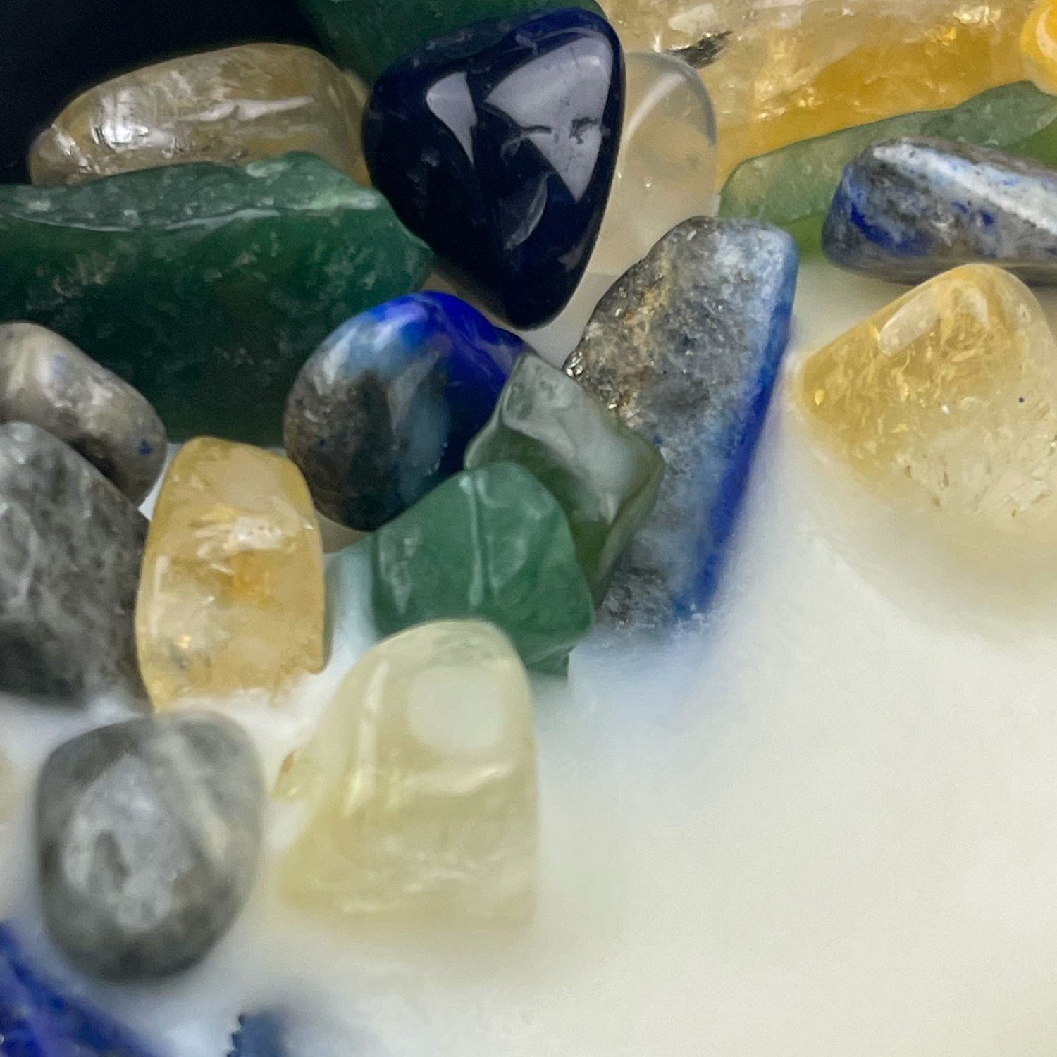 Virgo Crystal Infused Candle with Citrine, Lapis Lazuli & Green Aventurine | 9oz Coconut-Soy Blend - Korvel