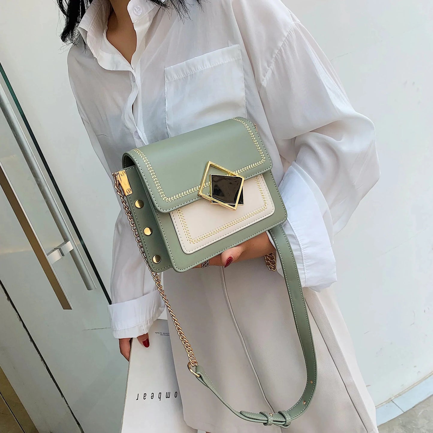 Bolso Cruzado de Cuero con Cadena Premium