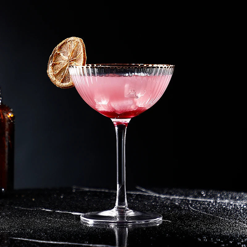 Verre à cocktail en goblet avec bord doré