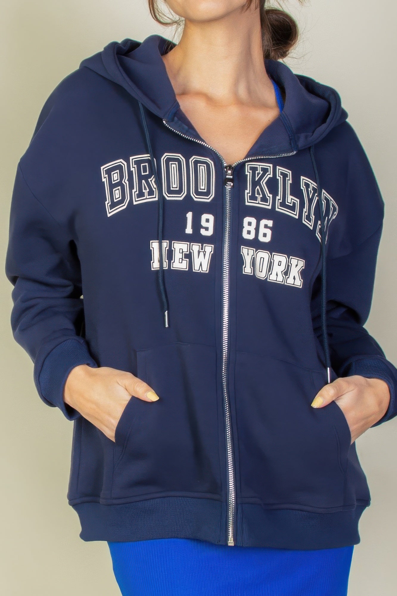 Sudadera con cremallera y hombros caídos gráficos