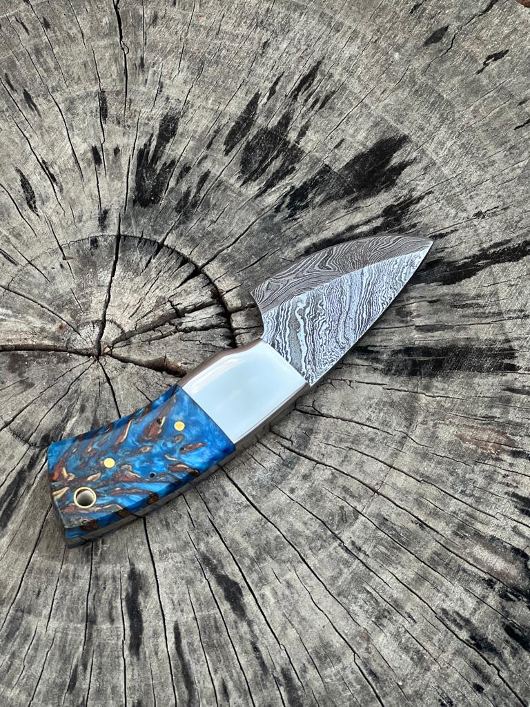 Premium Custom Damascus Steel Skinning Knife with Epoxy Pine Cone Handle - Korvel