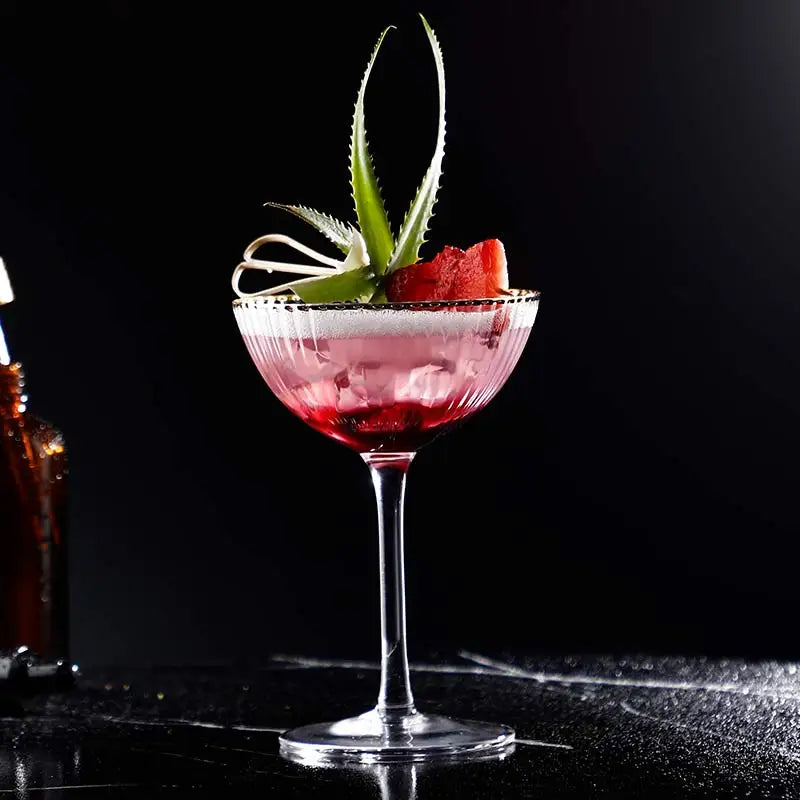 Verre à cocktail en goblet avec bord doré