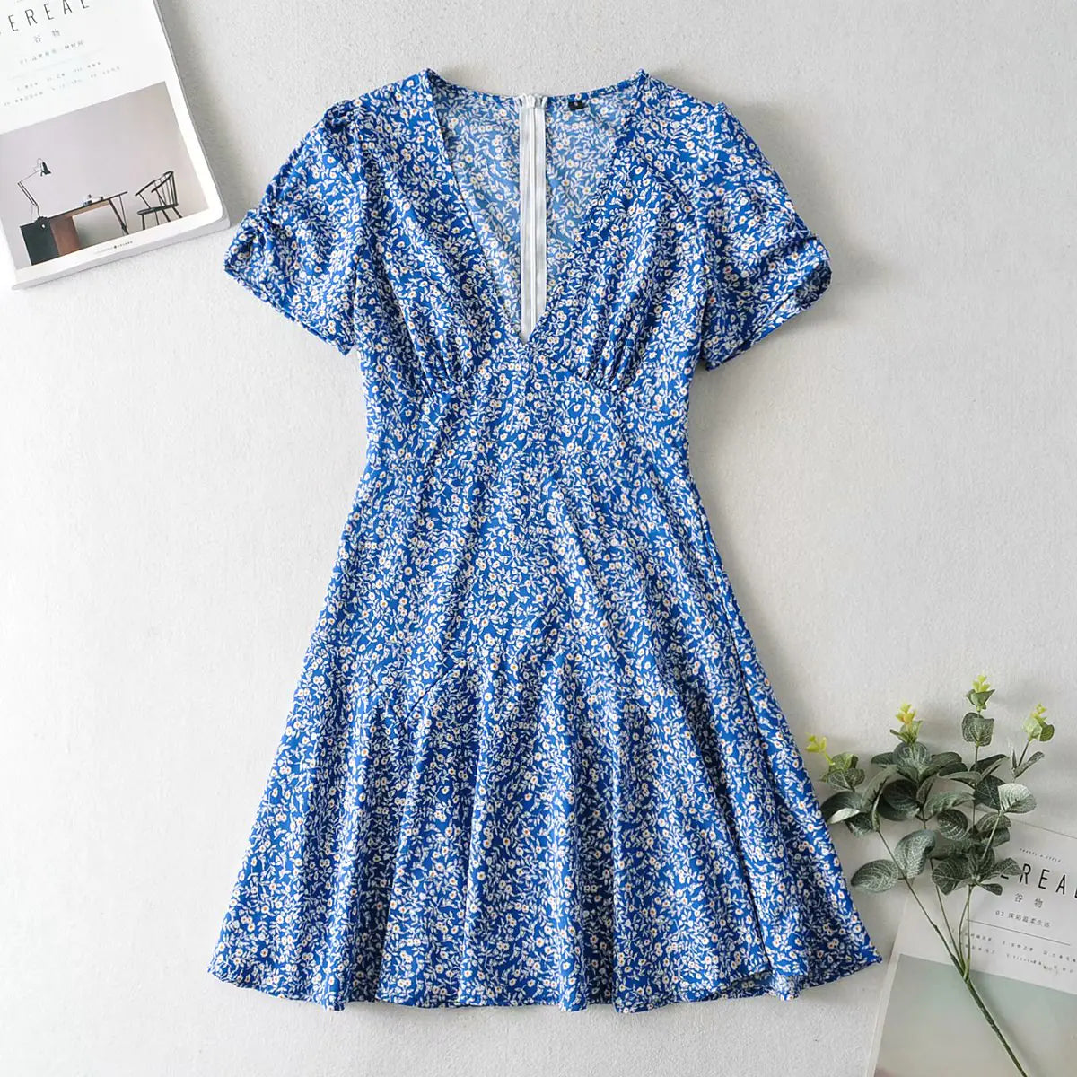 Vestido Corto Floral Chic para un Estilo Sin Esfuerzo