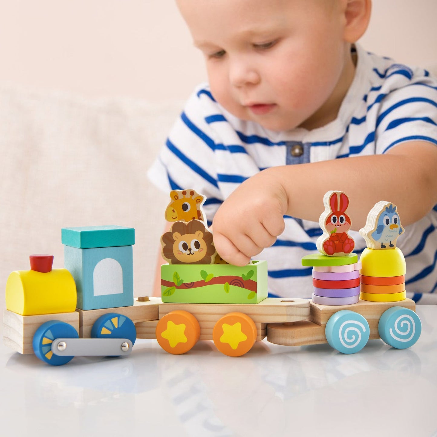 Juego de tren educativo apilable de madera con juguetes de animales coloridos