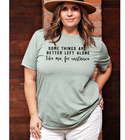 Camiseta gráfica "Better Left Alone" 5424