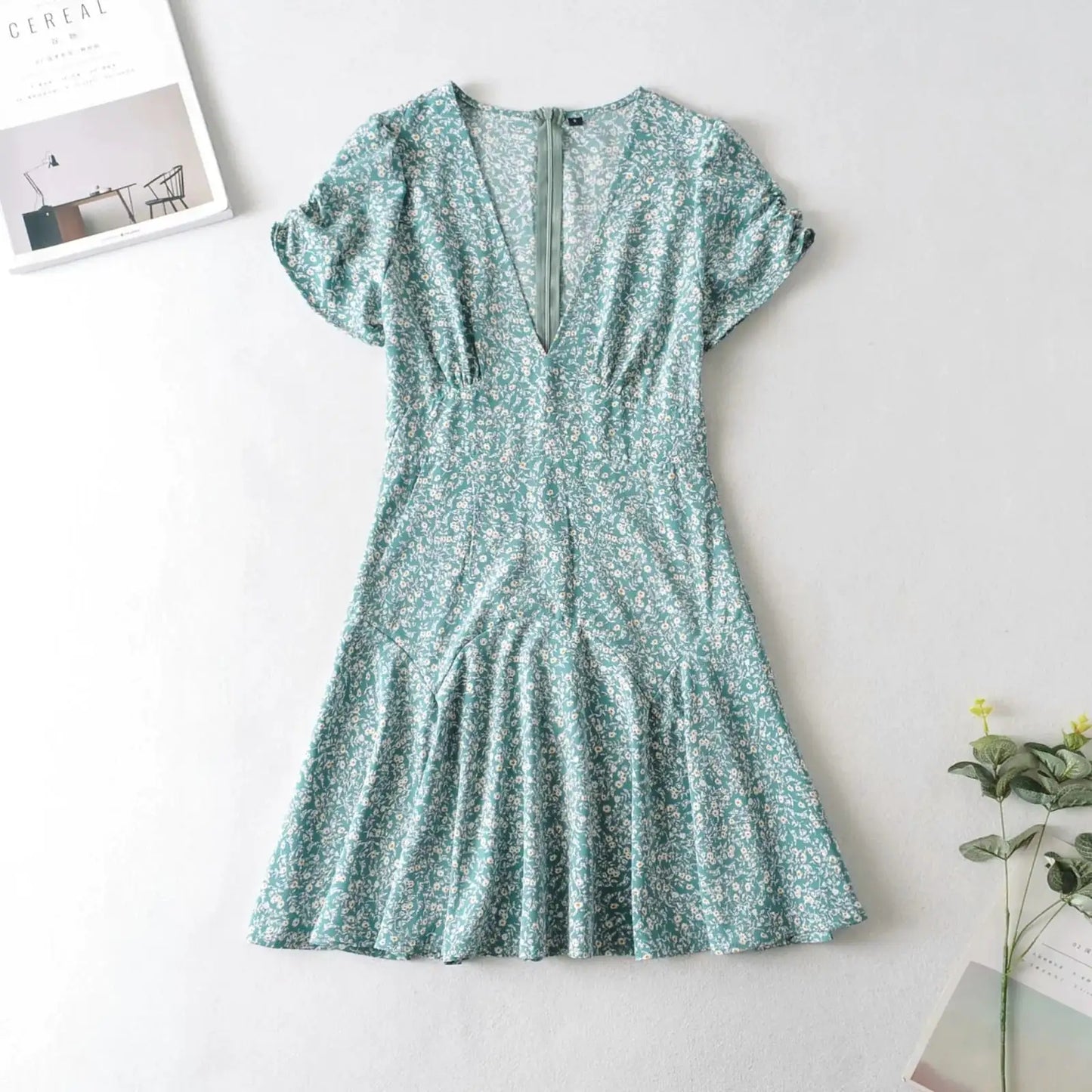 Vestido Corto Floral Chic para un Estilo Sin Esfuerzo