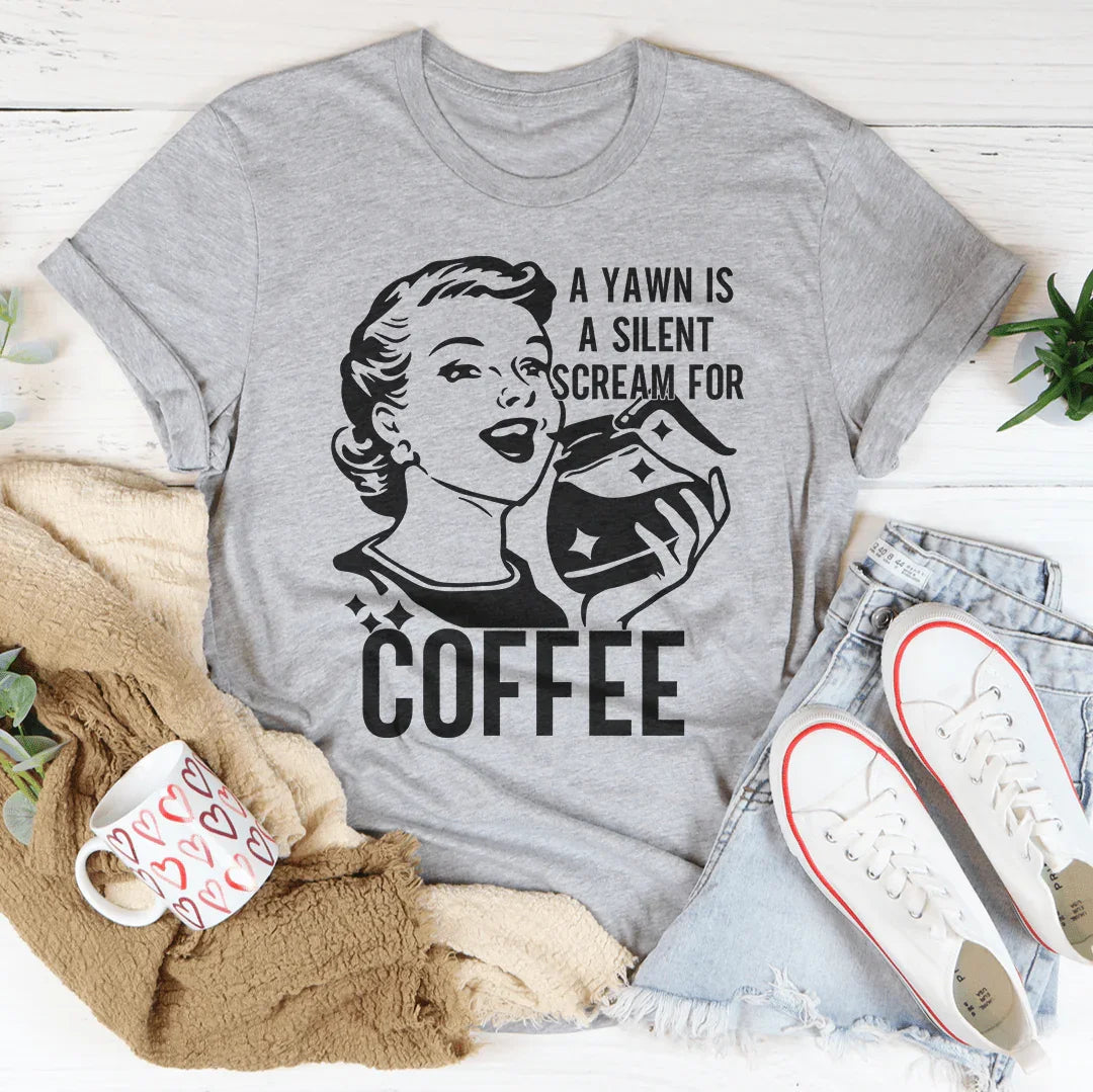 Un bostezo es un grito silencioso por café camiseta