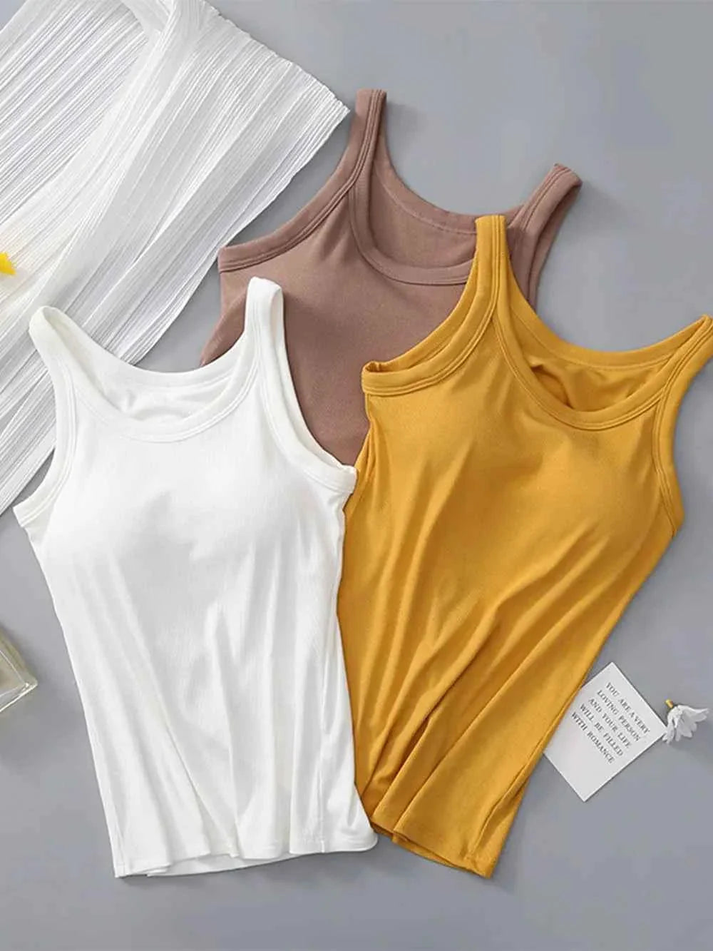 Camiseta Premium de Cuello Redondo con Soporte de Sujetador Integrado