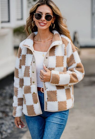 Chaqueta de Teddy de Manga Larga con Botones y Diseño a Cuadros Elegante