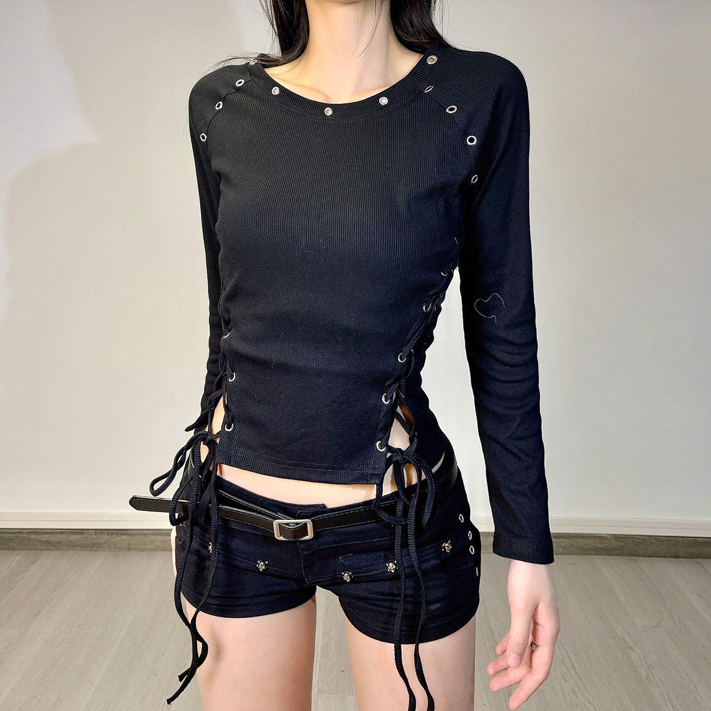 Camiseta de manga larga de estilo oscuro post-apocalíptico con cuello redondo