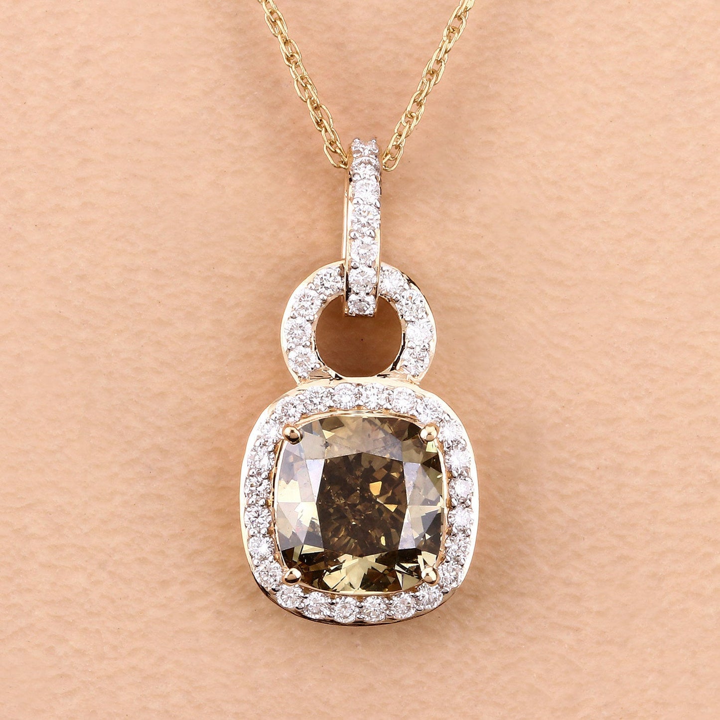 Colgante de Diamante Marrón Certificado IGI de 2.50 Quilates en Oro Amarillo de 18K