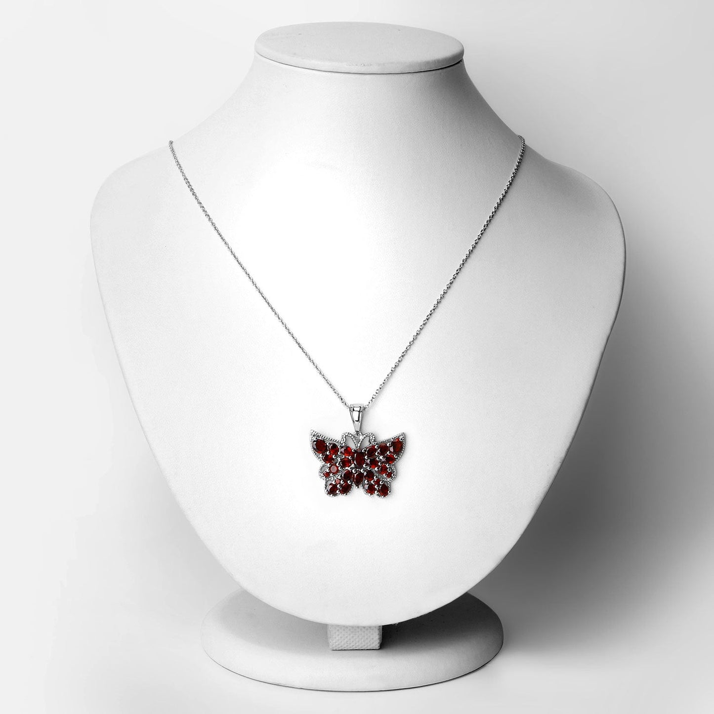 Colgante de Mariposa de Granate Genuino de 4.90 Quilates en Plata Esterlina