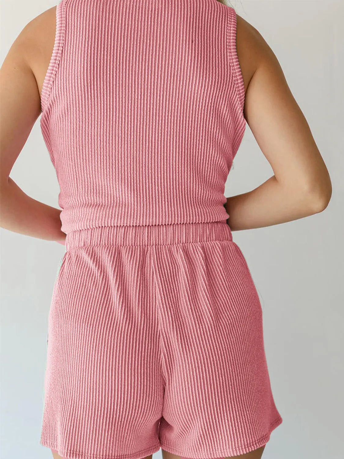 Conjunto de Top Sin Mangas de Cuello Redondo y Pantalones Cortos