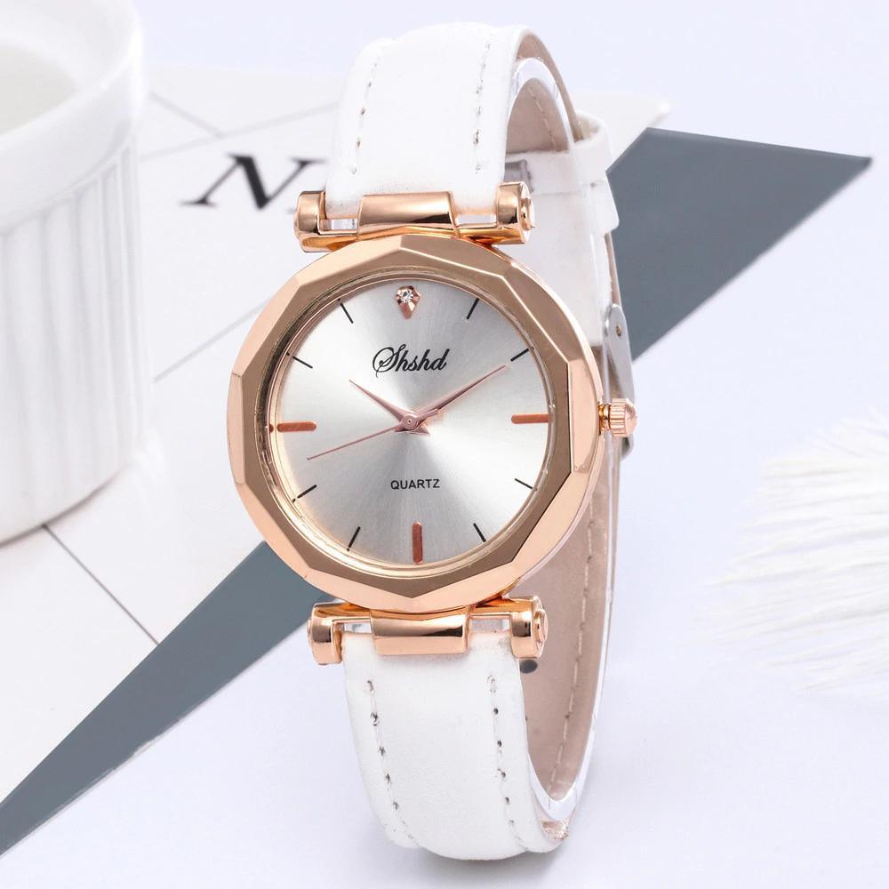 Montre en cuir avec strass pour femmes