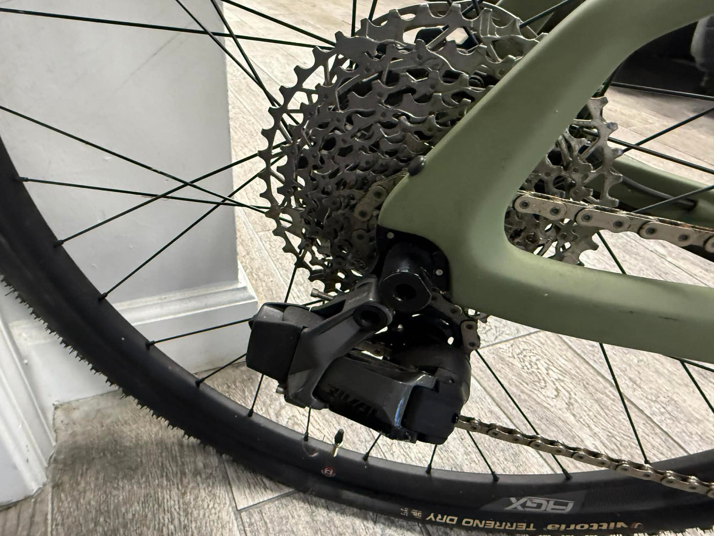 Bicicleta de Gravel Fantic F-MOSER - Verde Salvia (Caja Abierta)