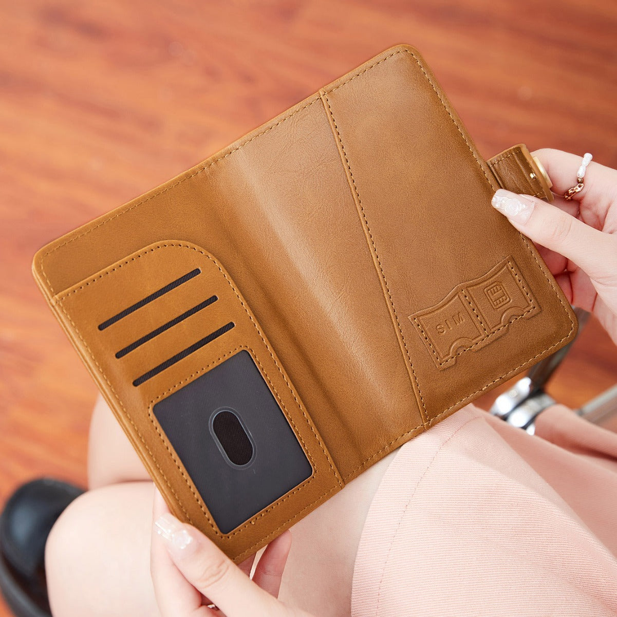Simple and Portable Multifunctional Passport Holder
