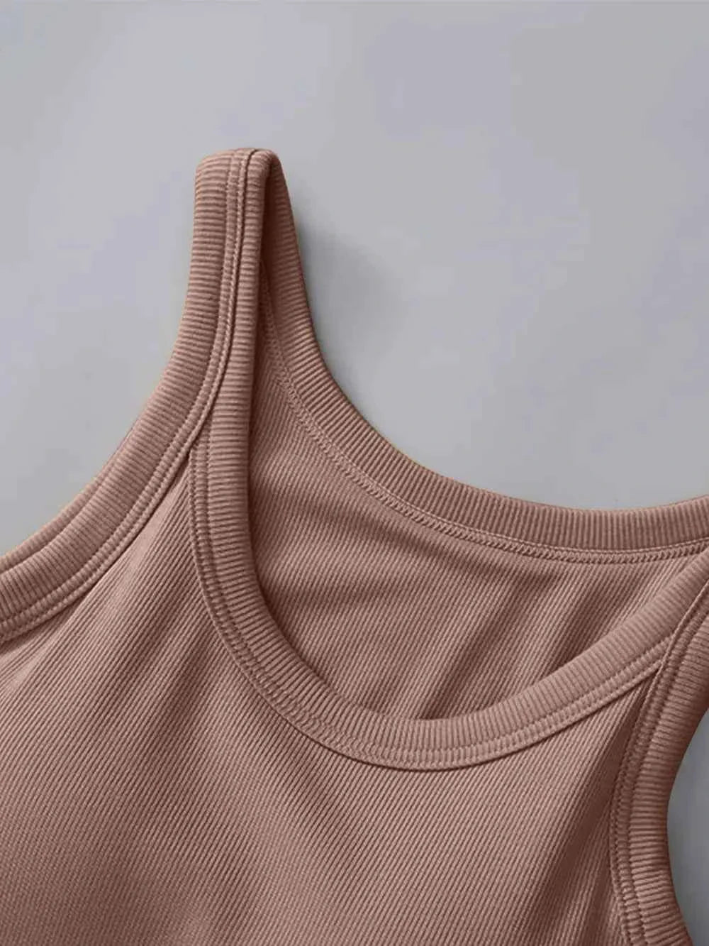 Camiseta Premium de Cuello Redondo con Soporte de Sujetador Integrado